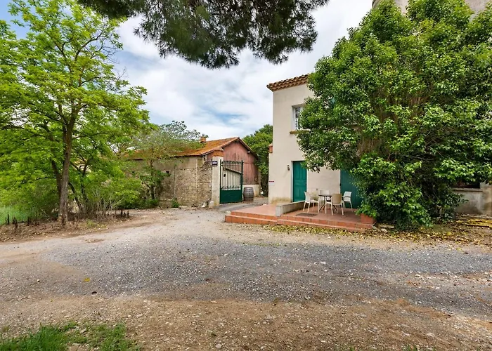 Apartment With Pool Amid Vineyards And Near The Beach