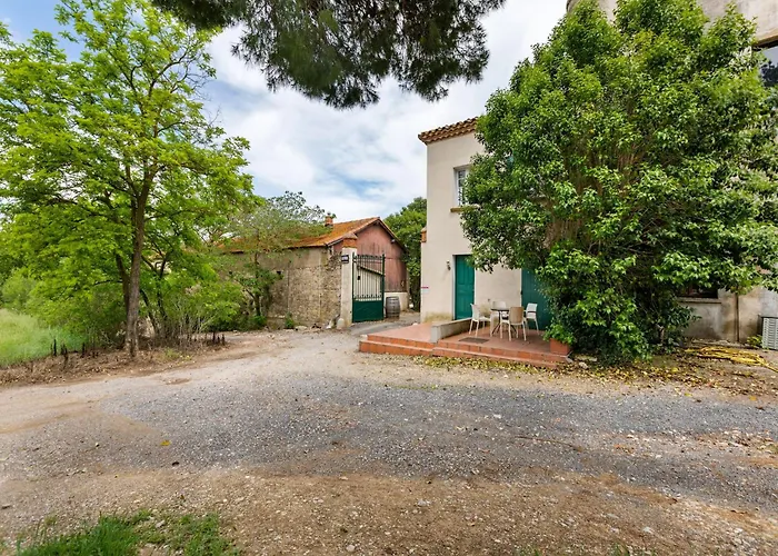 Beautiful Apartment in Mèze with Swimming Pool