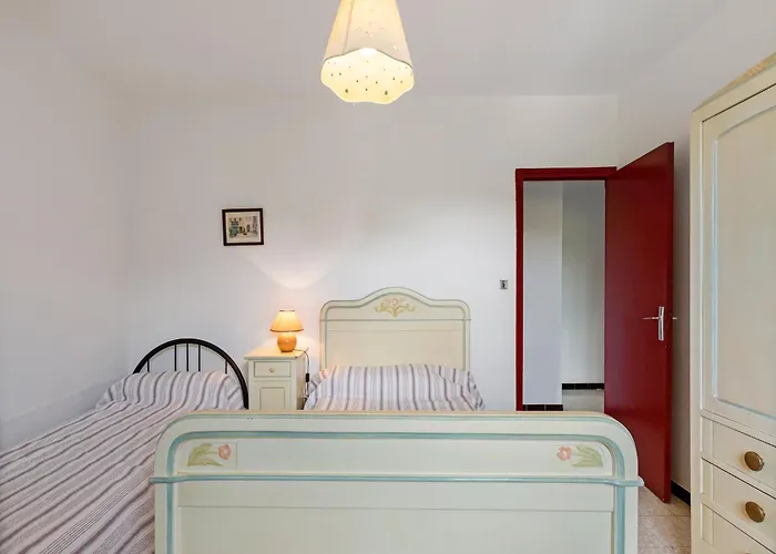 Beautiful Apartment in Mèze with Swimming Pool