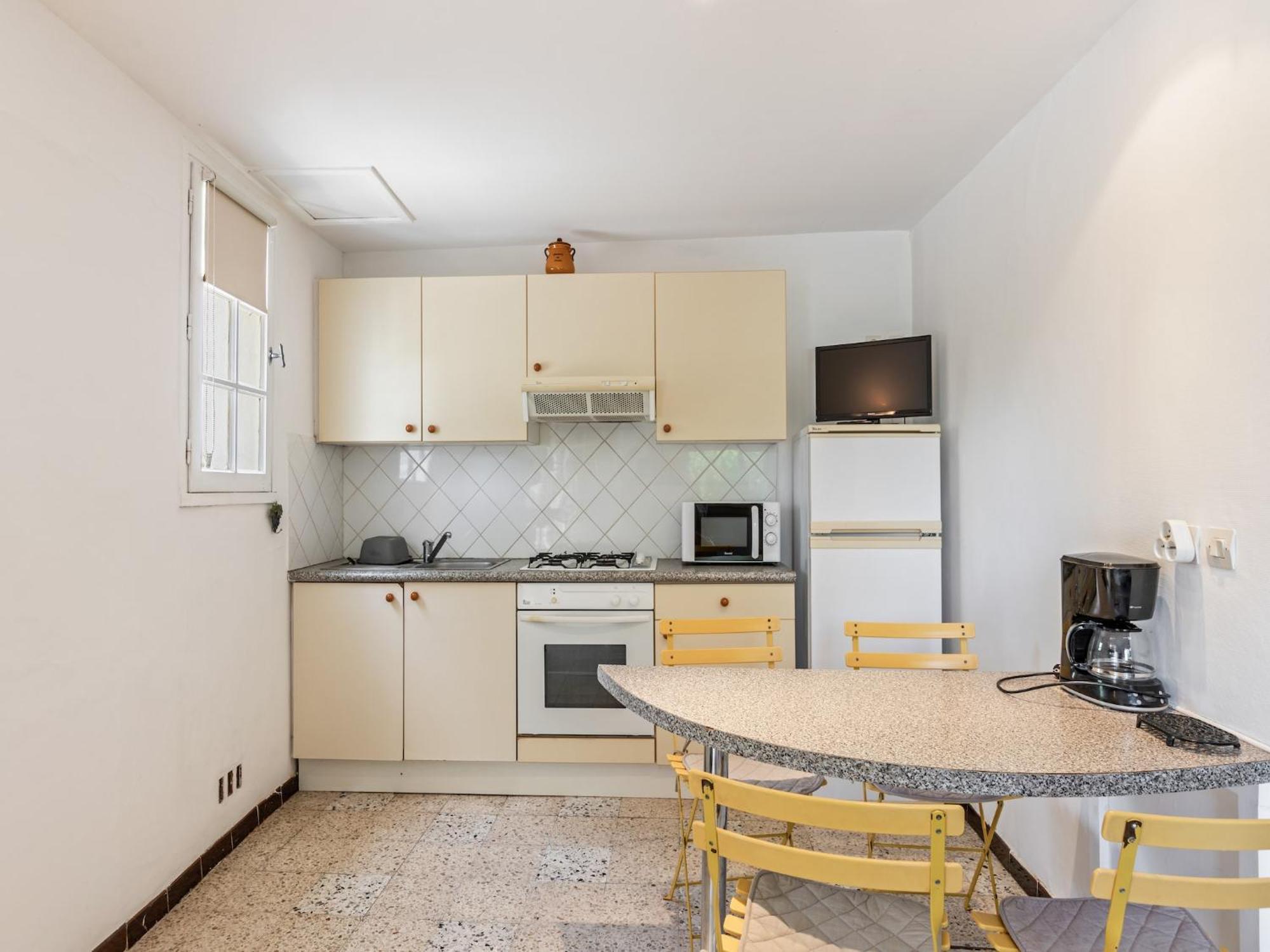 Apartment With Pool Amid Vineyards And Near The
