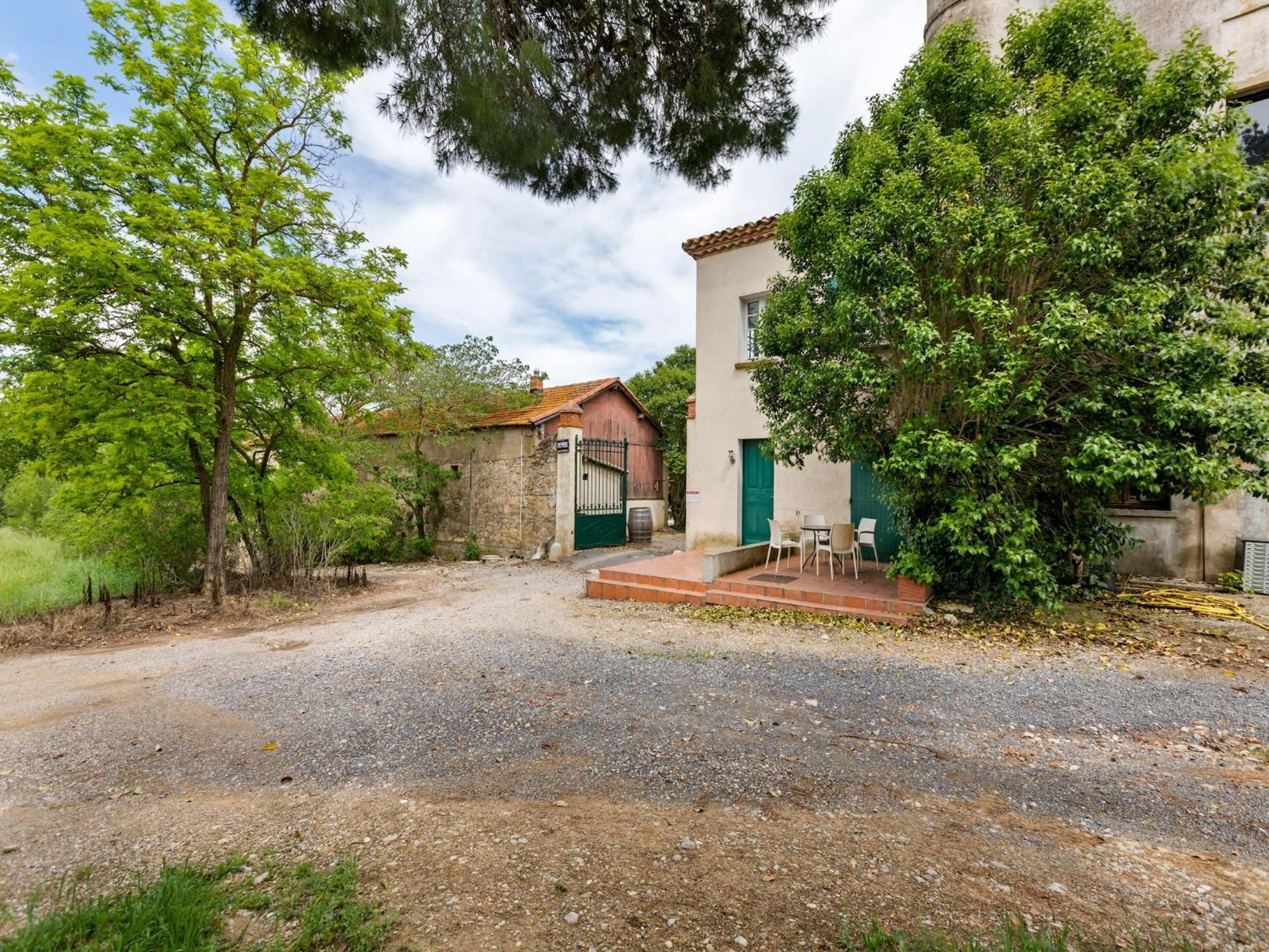 With Pool Amid Vineyards And Near The Mèze