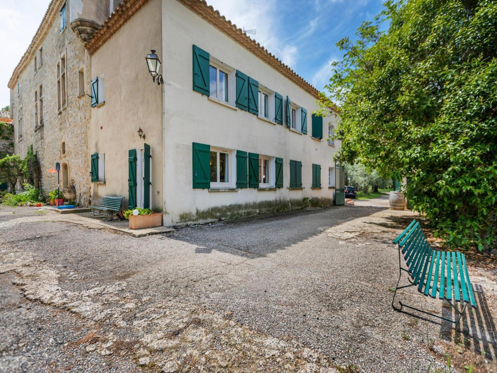 With Pool Amid Vineyards And Near The * Mèze