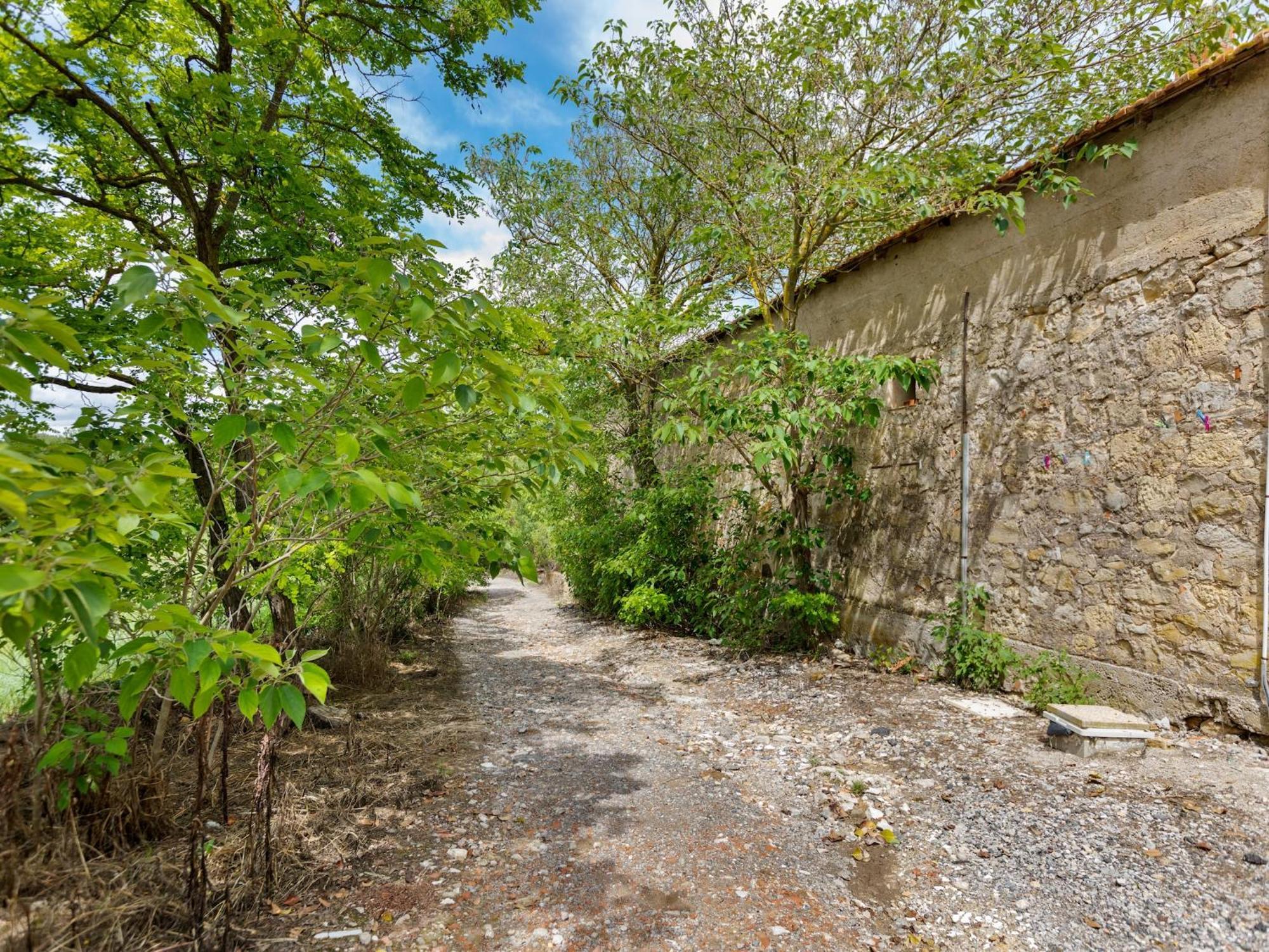With Pool Amid Vineyards And Near The Appartement Mèze